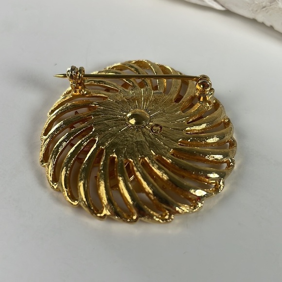 Gold Tone Flower Burst Brooch Pin - Picture 6 of 7